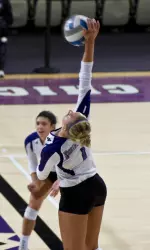 Stephanie Holthus led all players in the match with 17 kills on Wednesday night.