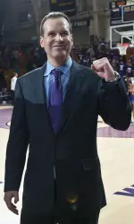 Chris Collins makes his debut on <i>Wildcat Fastbreak</i> Tuesday at 11 p.m. CT.