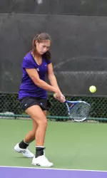 Nida Hamilton improved to 3-0 on the season with a 7-5, 6-4 victory at No. 6 singles over Megan Horter.