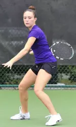 Freshman Manon Peri defeated Rachel Kahan at No. 4 by a 3-6, 7-6 (6), 1-0 (8) score.