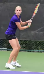 Freshman Maddie Lipp won her first career Big Ten match on Sunday, defeating Emily Rivers 6-0, 6-0.