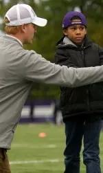 SAAC Co-President Scott Smith volunteers as a golf instructor at Northwestern Field Day.