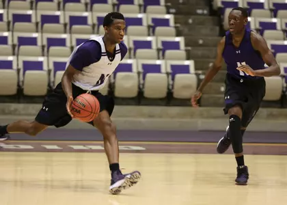 Vic Law (4), Scottie Lindsey (20)