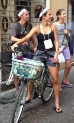 Kelly Amonte Hiller (right) visits with two freshmen Wildcats who opted to tour Lucca by bike on Monday afternoon.