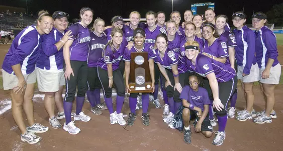 2006 Women's College World Series trophy team