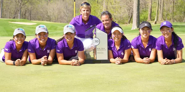 2016 Big Ten women's golf champions team photo trophy smile