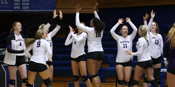 Nia Robinson High Fives