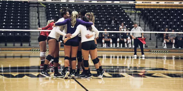 Volleyball Huddle Milwaukee