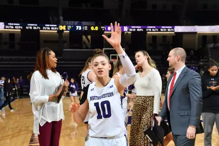 Lindsey Pulliam smiling and waving