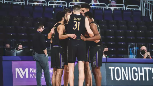 wildcat_huddle