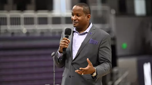 Dr. Derrick Gragg all-staff meeting