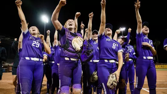 'cats win game one in tempe