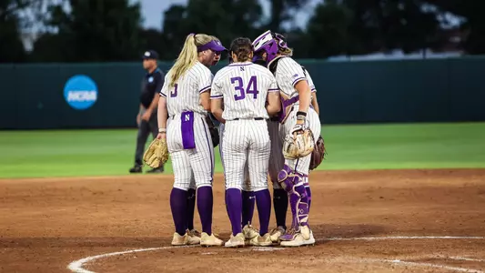 softball huddle