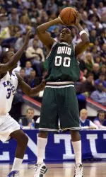 No. 18 Kentucky Outlasts Bobcats 71-63 Image
