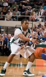 Men's Basketball Battles for 58-53 Win Over Holy Cross Image