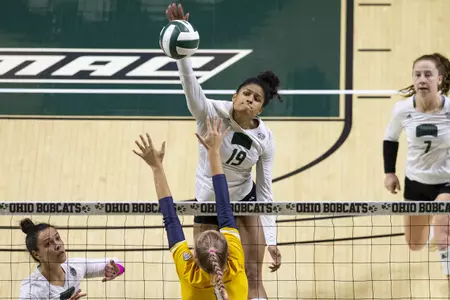 Ohio Volleyball Falls to Western Michigan, 3-2 Image