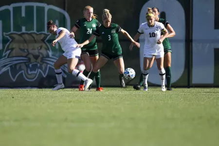 Olivia Sensky plays defense