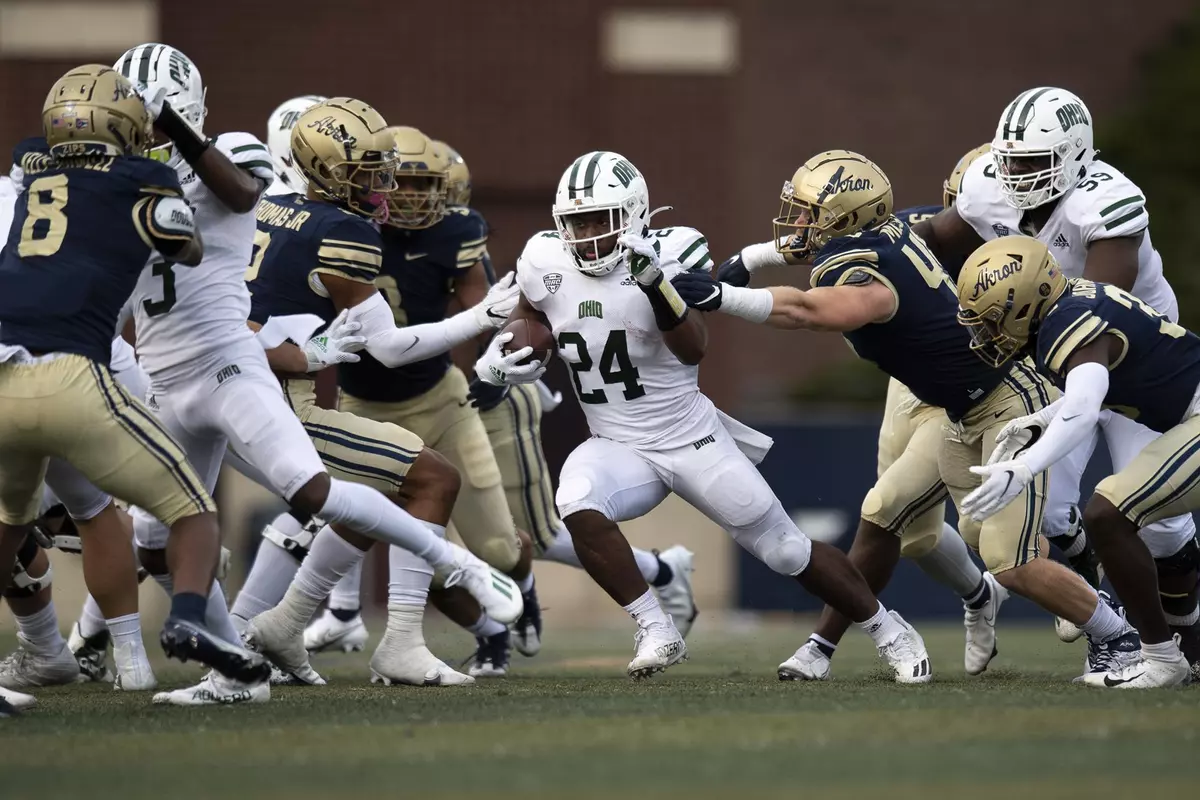 De'Montre Tuggle runs upfield