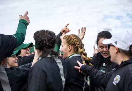 softball huddle