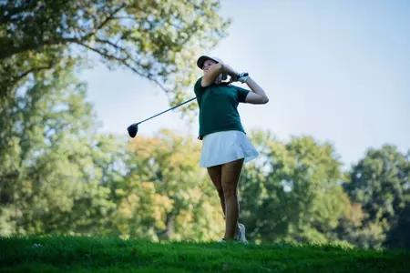 Women's Golf Tee off