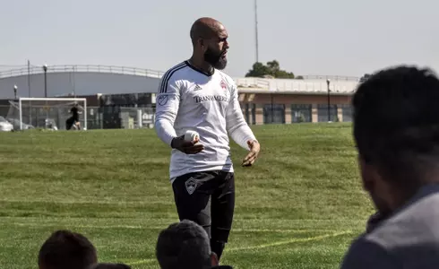 VIDEO: Tim Howard Meets with Men’s Soccer