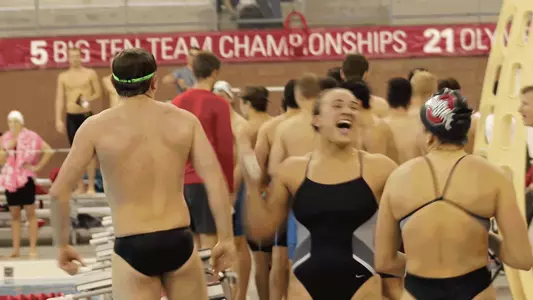 Relay Team of Divers Lifts Gray over Scarlet