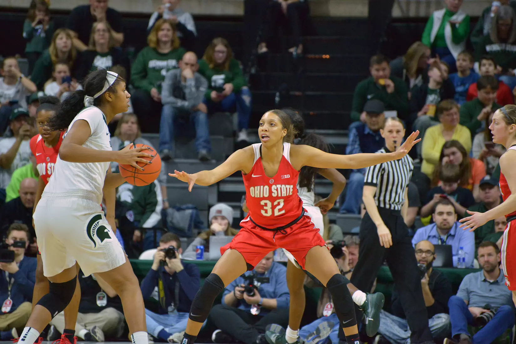 Buckeyes Stun Spartans, Win Third in a Row