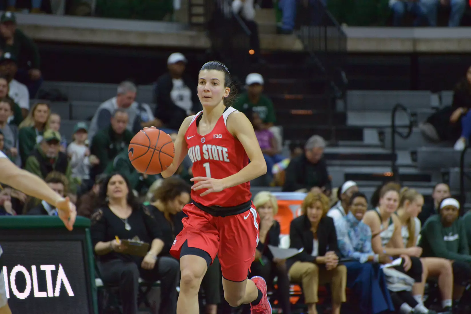 Buckeyes Stun Spartans, Win Third in a Row