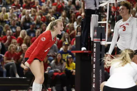 Ohio State Beats Iowa in Three Sets