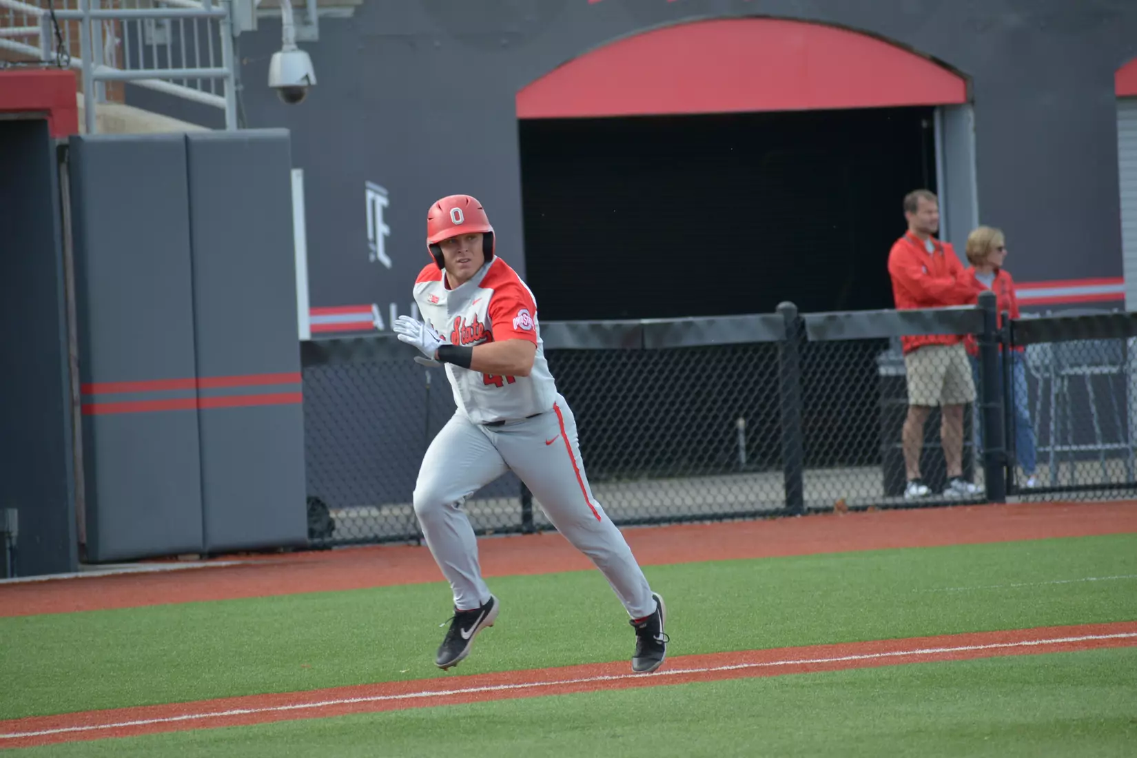 Gray Wins Series with 8-5 Victory over Scarlet