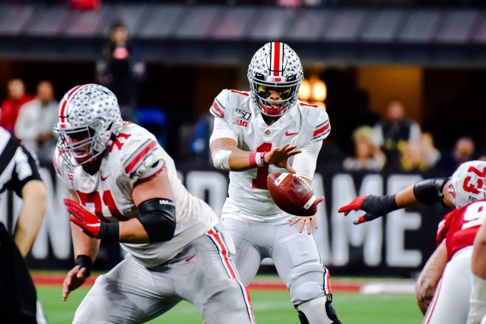 ??????Buckeyes Battle by Badgers for B1G 3-peat