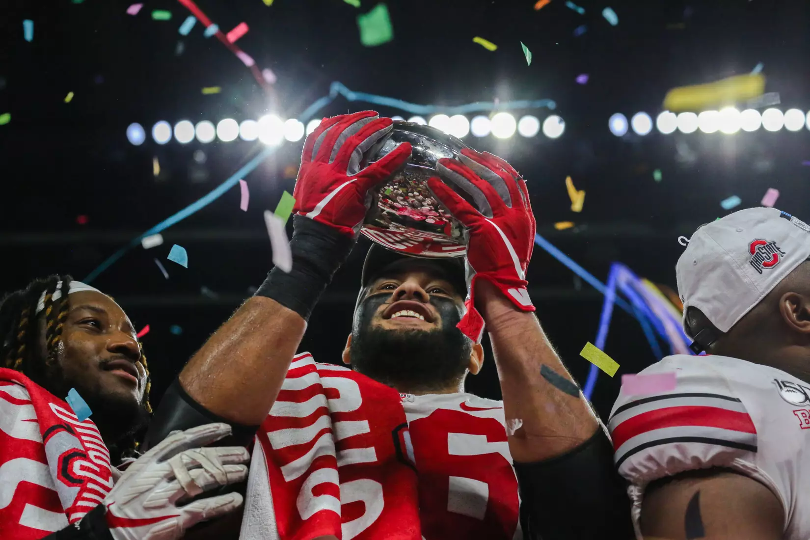 ??????Buckeyes Battle by Badgers for B1G 3-peat