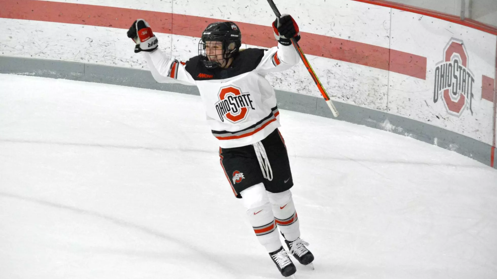 Dunne and Maltais Earn WCHA Player of the Month Honors