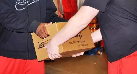 Buckeyes Care partners Kroger, Donatos continue fight to end hunger