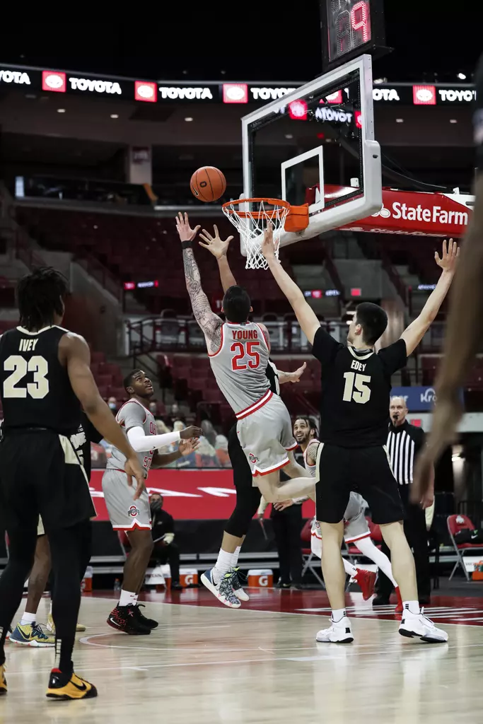 No. 15 Ohio State Edged by Purdue, 67-65