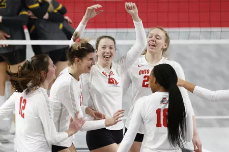 Buckeyes Sweep Iowa to Improve to 6-0