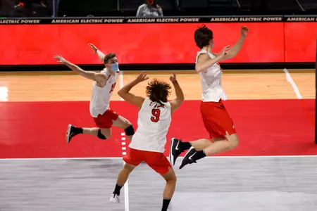 Buckeyes Beat Mastodons, 3-1