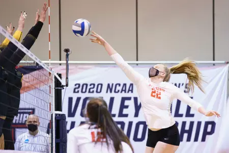Londot, Podraza Named AVCA All-Americans