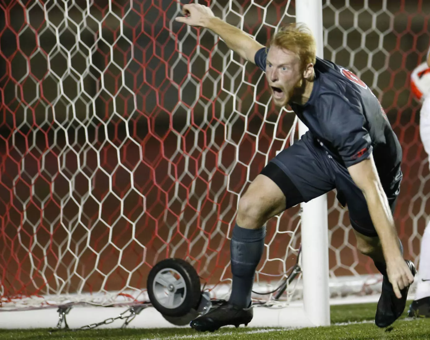 Etling, Green Star in Double Overtime Win over No. 17 Bowling Green