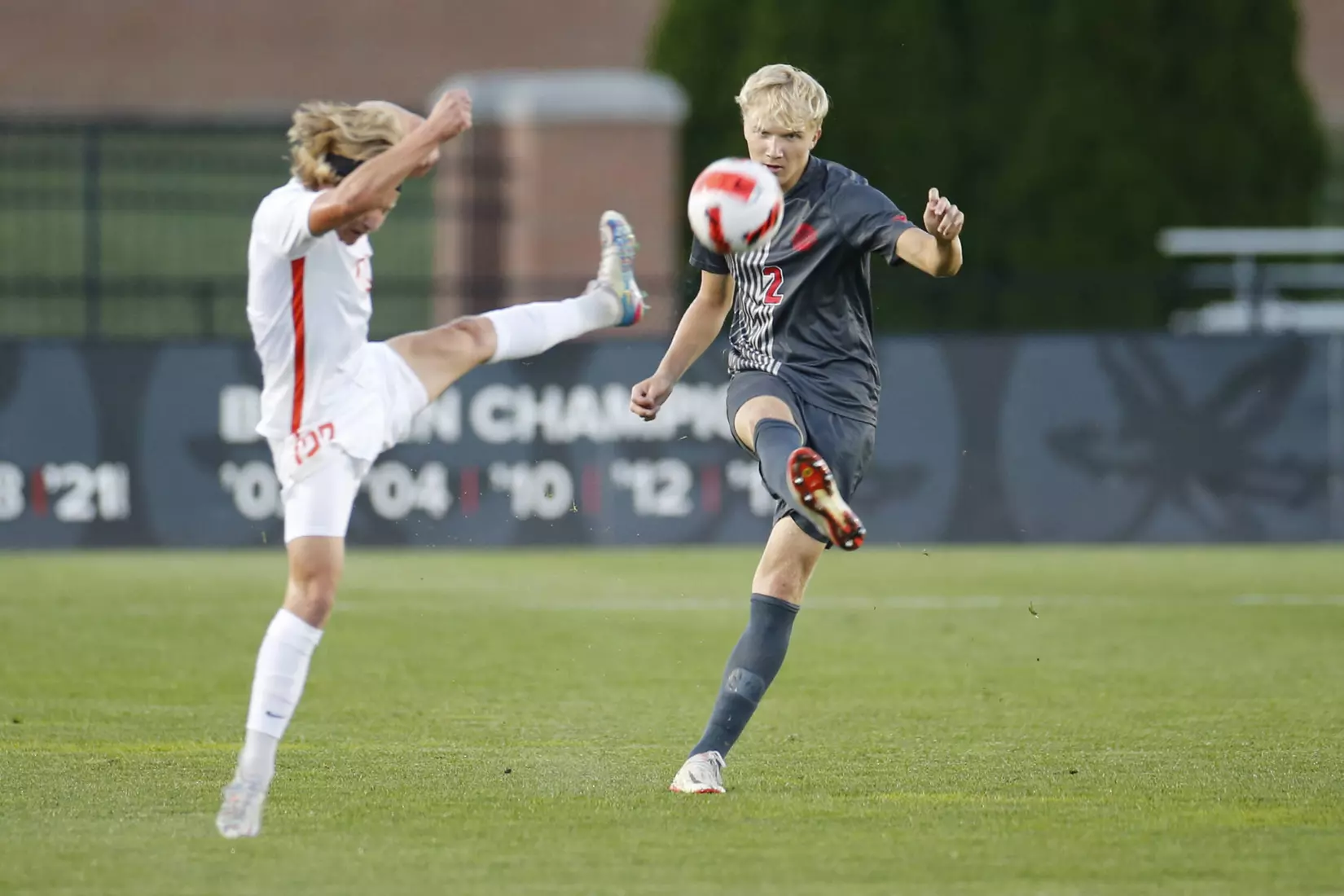 Etling, Green Star in Double Overtime Win over No. 17 Bowling Green