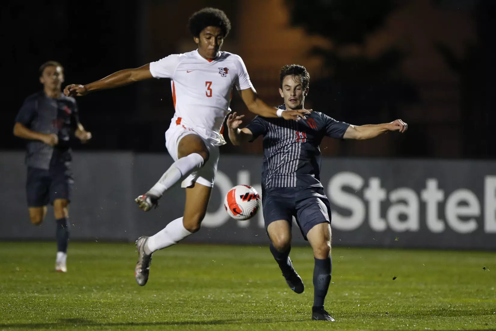 Etling, Green Star in Double Overtime Win over No. 17 Bowling Green