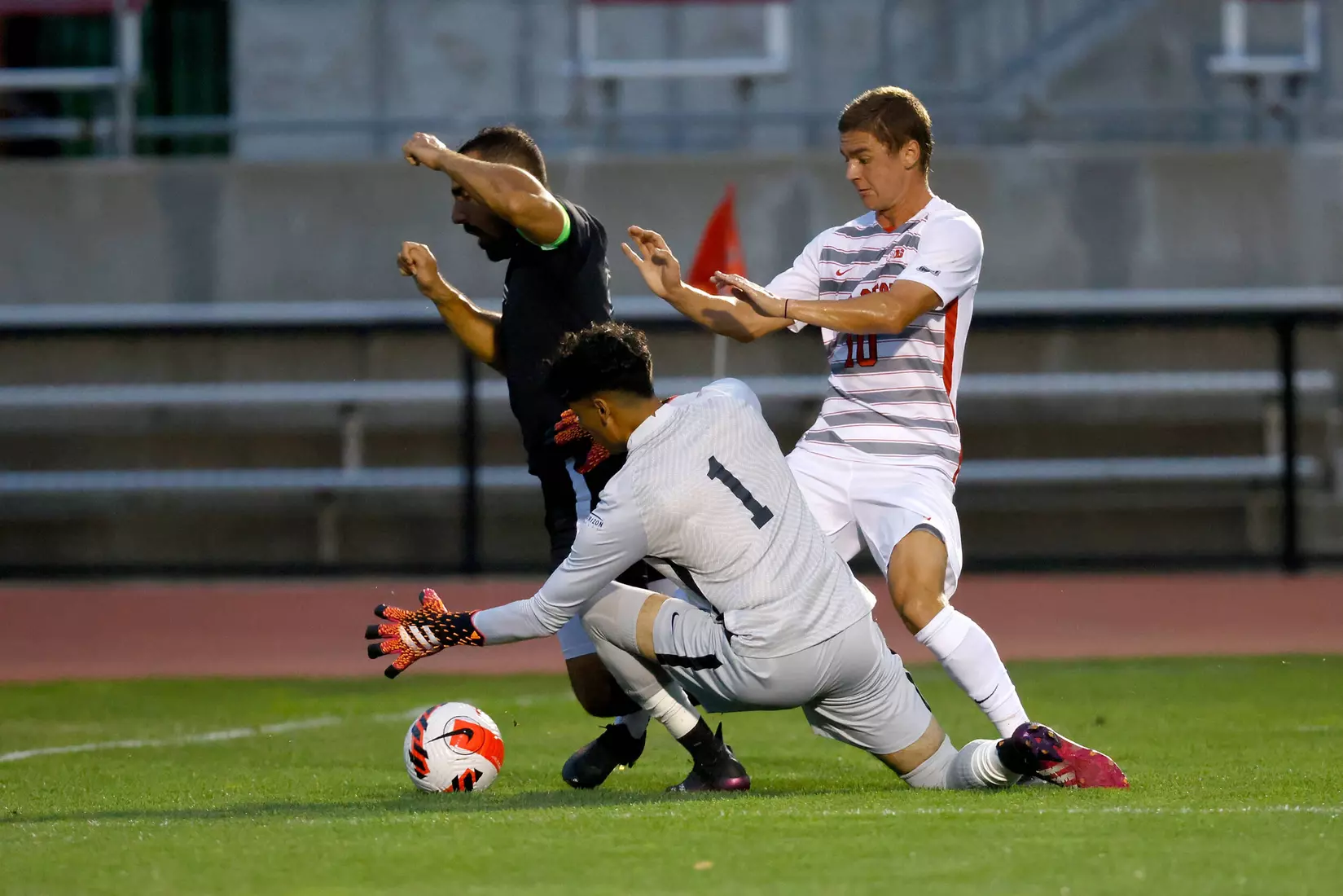 Ohio State Scores Twice in Final 45 to Down Vikings