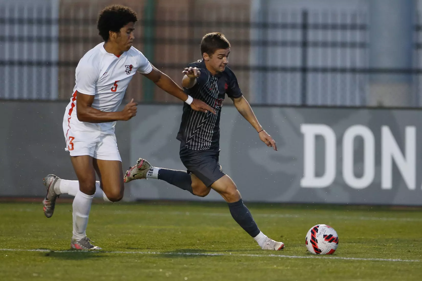 Etling, Green Star in Double Overtime Win over No. 17 Bowling Green