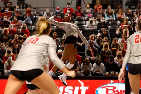 No. 6 Ohio State Falls at No. 3 Wisconsin in Four Sets