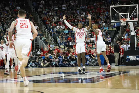 Buckeyes Stifle Loyola Chicago, Advance 54-41