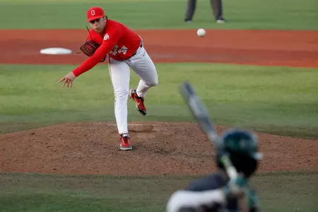 Buckeyes Split Doubleheader with Spartans