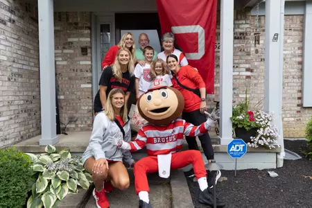 Women’s Volleyball Team Delivers Gifts to Season Ticket Holders