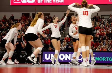 No. 6 Ohio State Hosts Illinois and Iowa