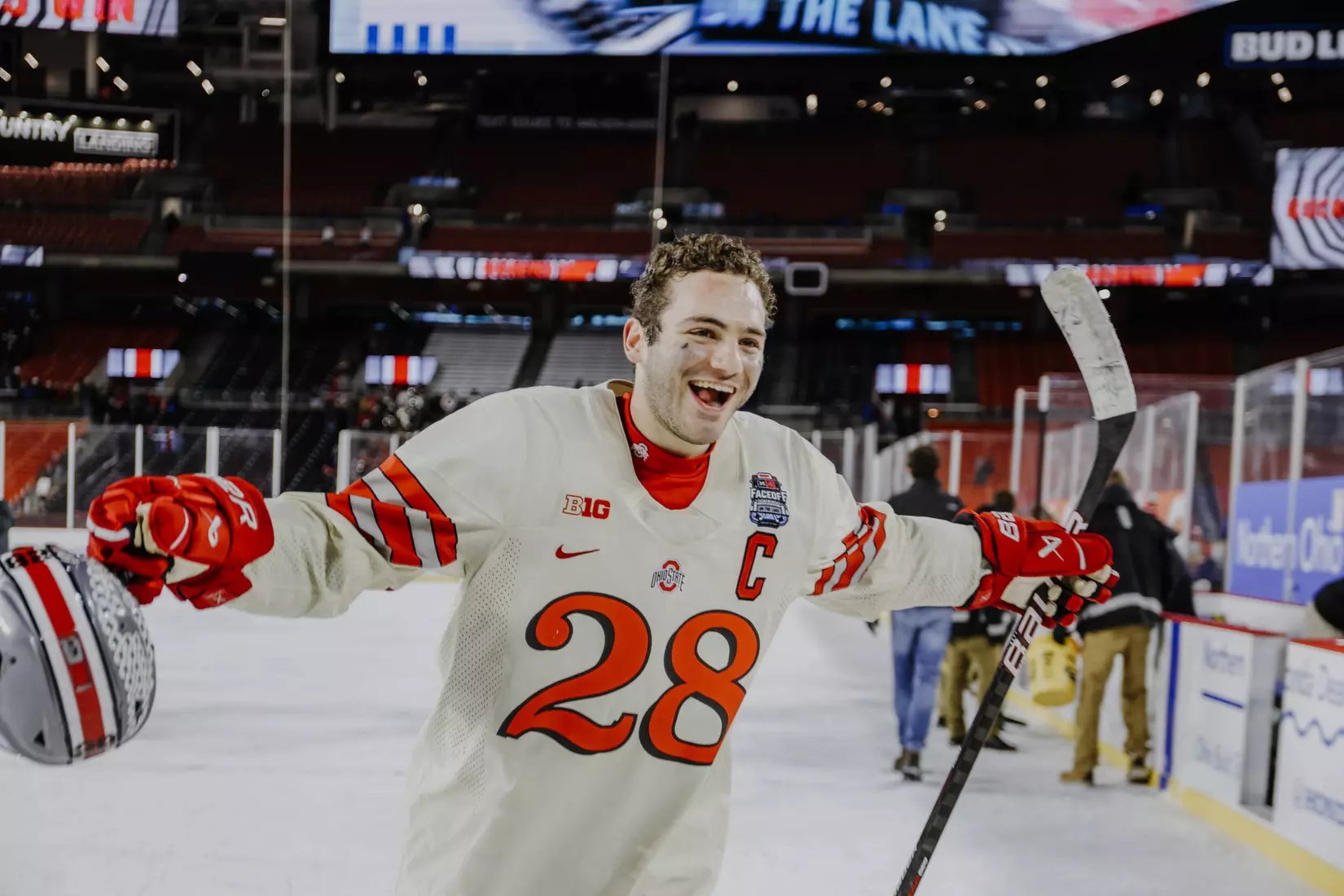 Wise Signs with AHL Charlotte Checkers