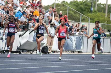 Women’s Sprints Send Eight to the Next Round